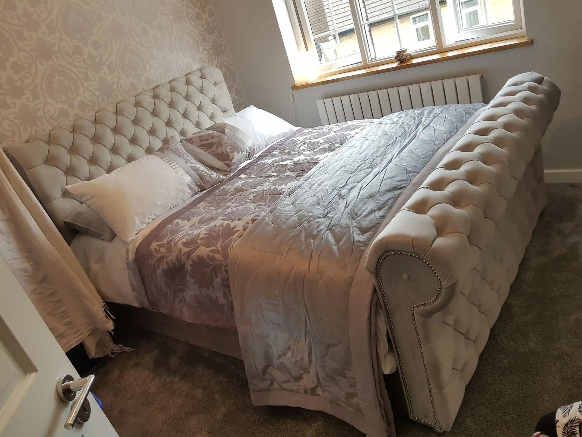 Dicaprio Plush Velvet Sleigh Bed – Bespoke Handcrafted Chesterfield Bedframe (Made in the UK)